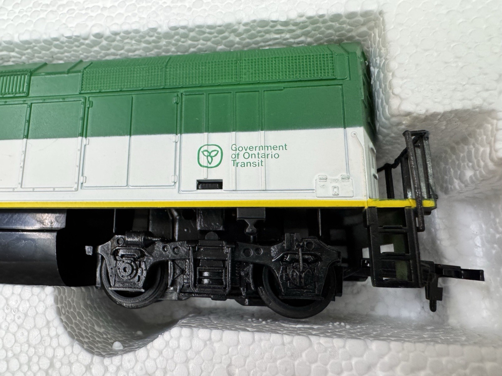HO Scale F-40 Government of Ontario Transit Locomotive LIFE LIKE 8244A Train NOS