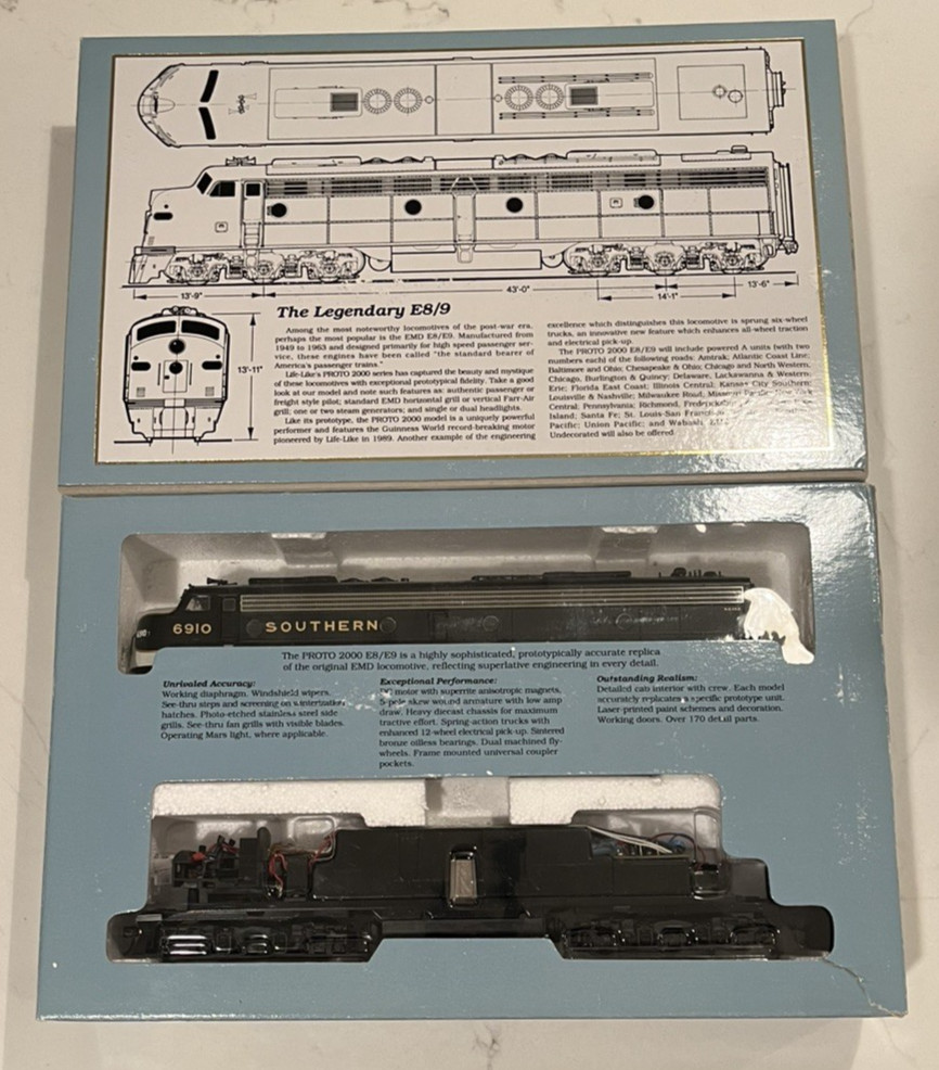 HO PROTO 2000, #6910 EMD E8/9 Southern, Tuxedo Scheme, w/MARS light, 21011, Read