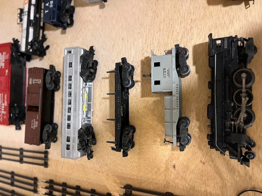 Lionel Train Set, Engine 2026, 027 Good condition