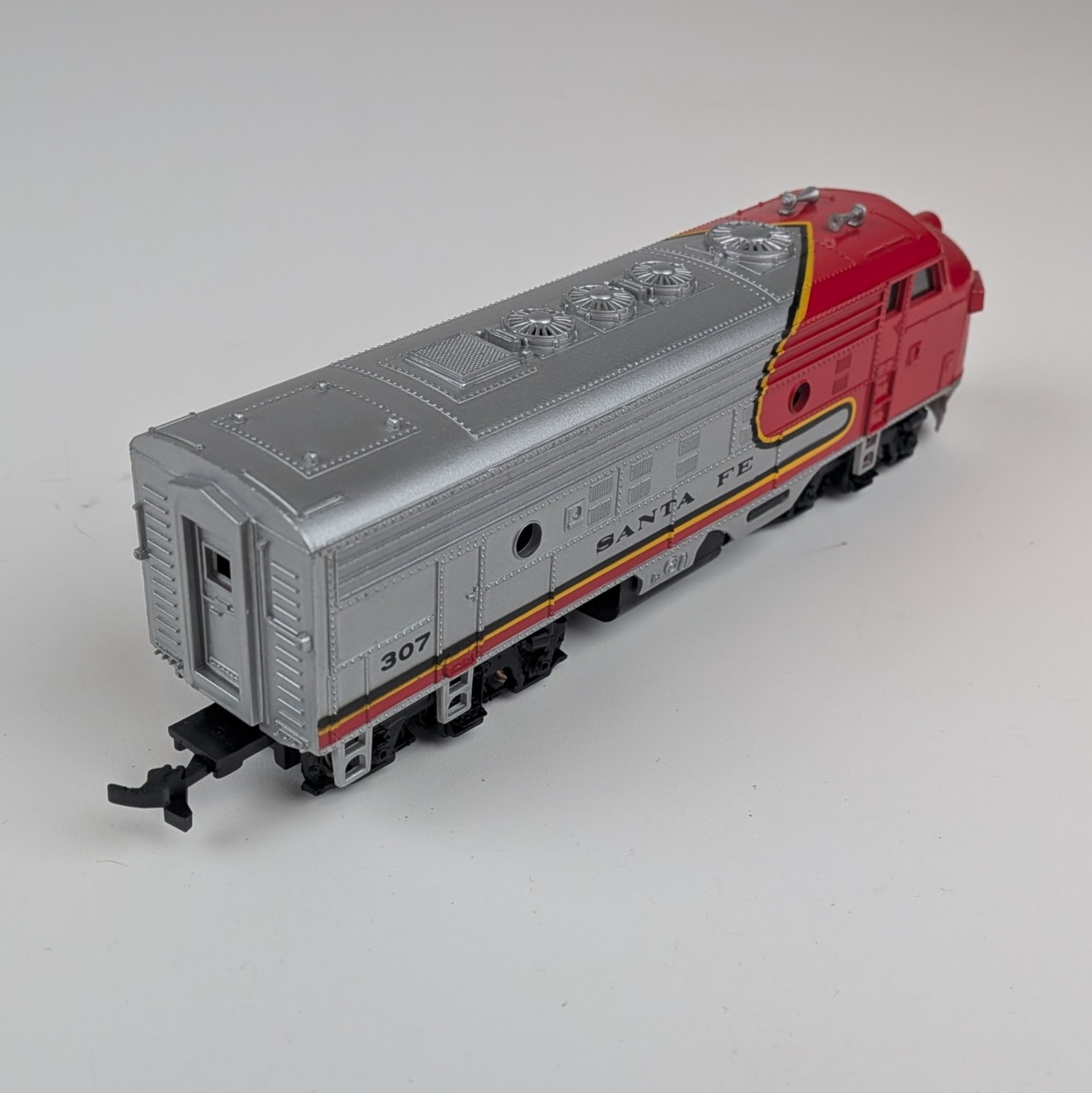 Bachmann HO Scale F9 – Santa Fe – Good Condition with Box, Tested
