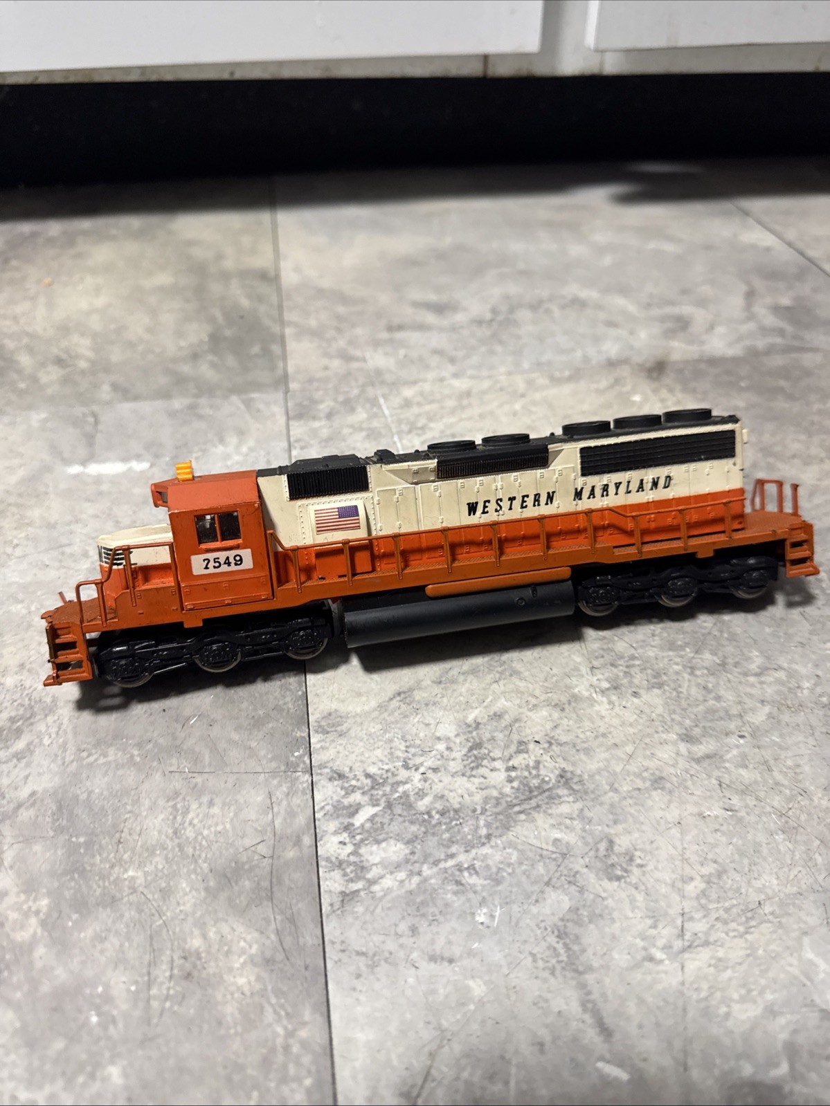 Vintage HO scale Western Maryland 7549 Train Locomotive WM White Orange & Black