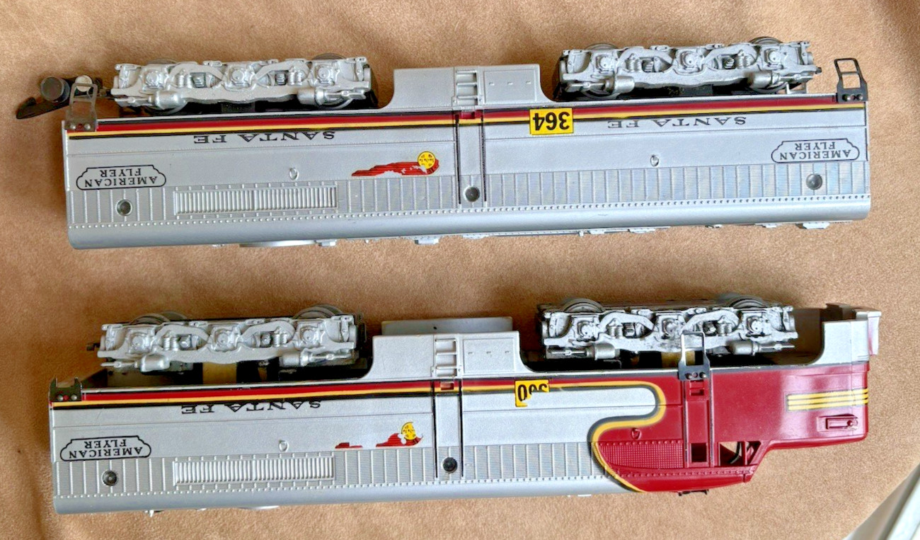 American Flyer Santa Fe PA-1AB LOCOMOTIVE SET Red and Silver