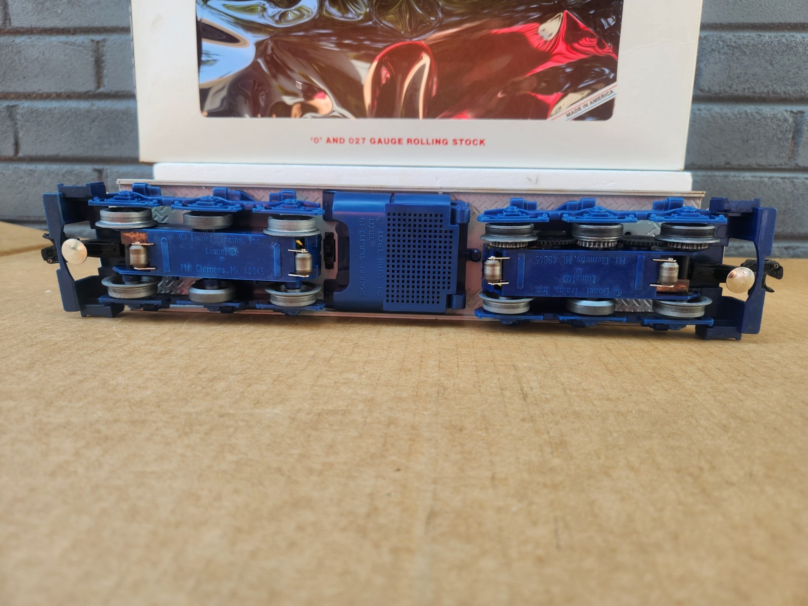 Lionel 6-18810 CSX SD18 Diesel Switcher Locomotive #8810 w/Horn & Original Box