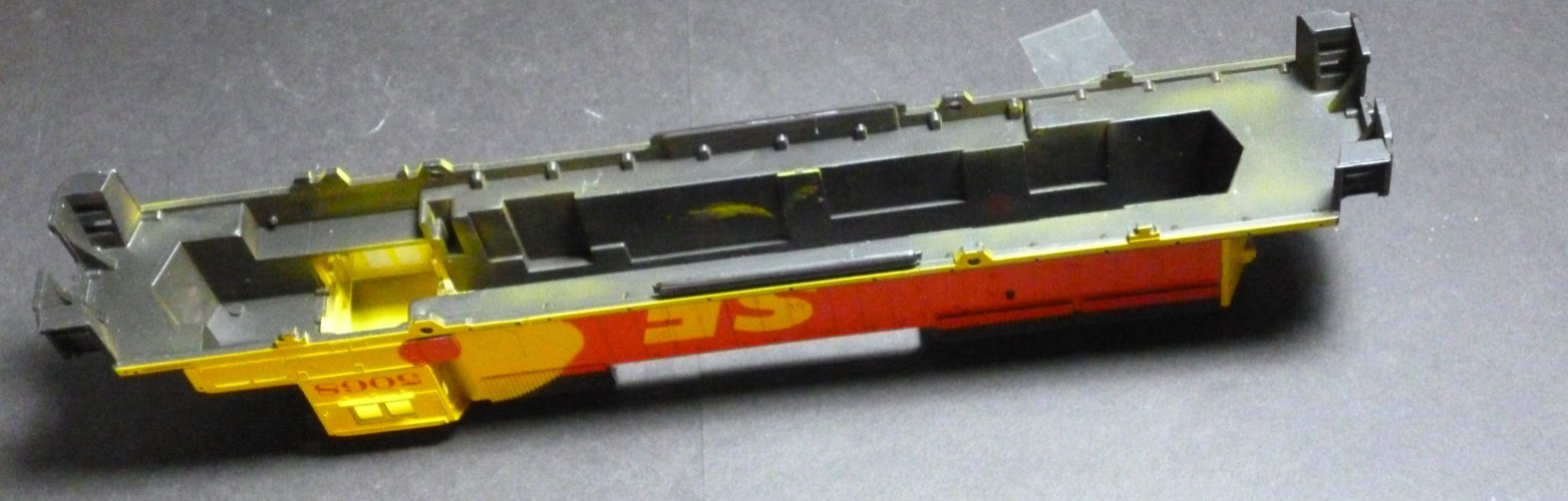 Ho Athearn Diesel locomotive shell SD40-2 SF missing parts
