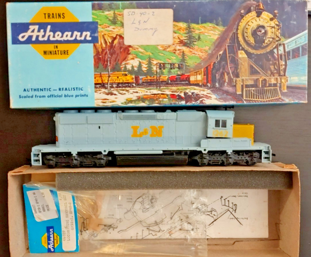 HO Scale Athearn GP 40 Louisville Nashville L&N Locomotive no 1242 DUMMY