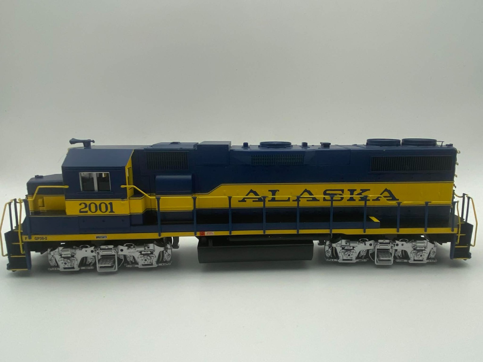 HO Scale DCC Quick-Plug Equipped ATH29317 Alaska Railroad GP38-2 2001
