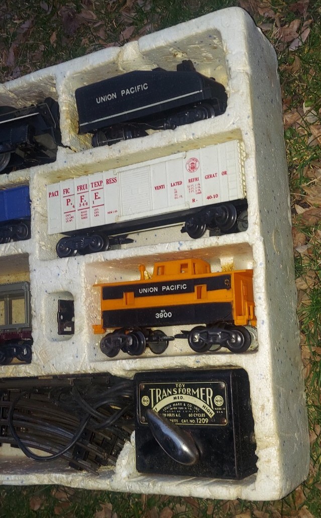 Marx Train Set Union Pacific 52875/666 Steam Locomotive + Switches