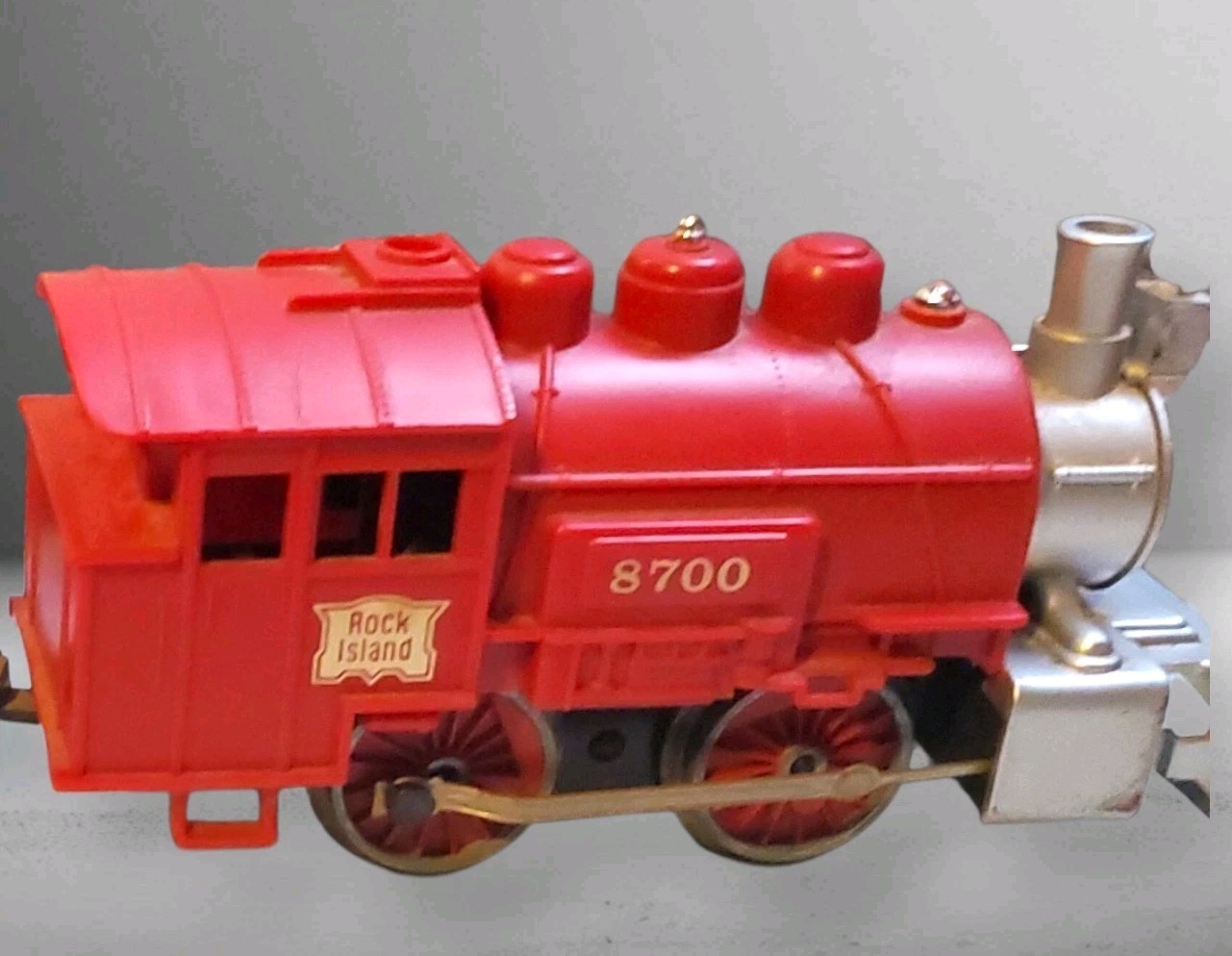 Rock Island O Gauge Freight Set – 8700 Engine Runs, Caboose, Flatcar, Boxcar