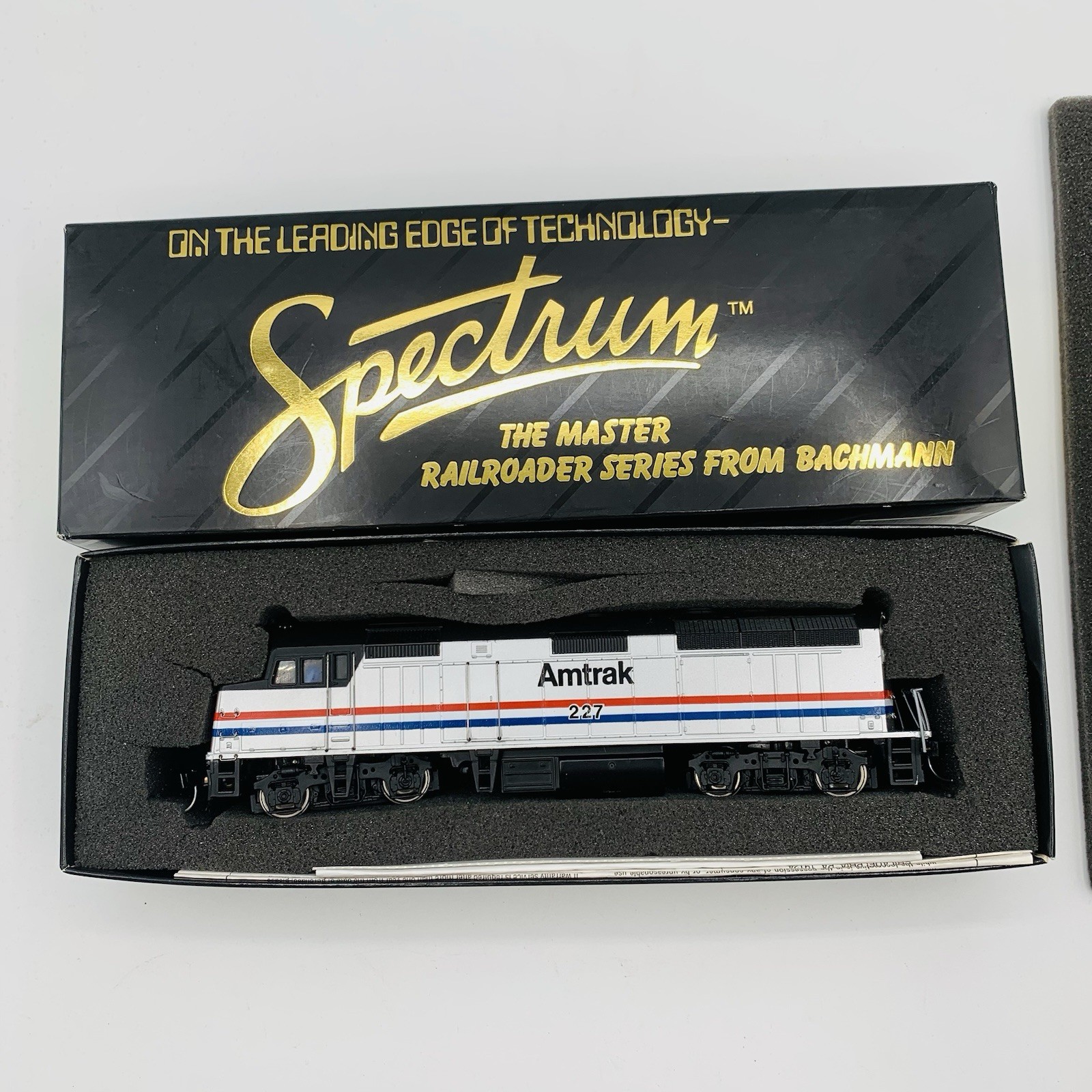 Spectrum 87013 HO Amtrak Phase III EMD F40PH Diesel Locomotive 231 LN/Box Runs
