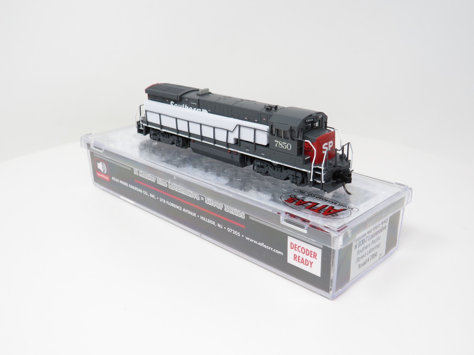 Atlas N 40005445 Southern Pacific SP GE B30-7 Diesel Locomotive DC Freight Train