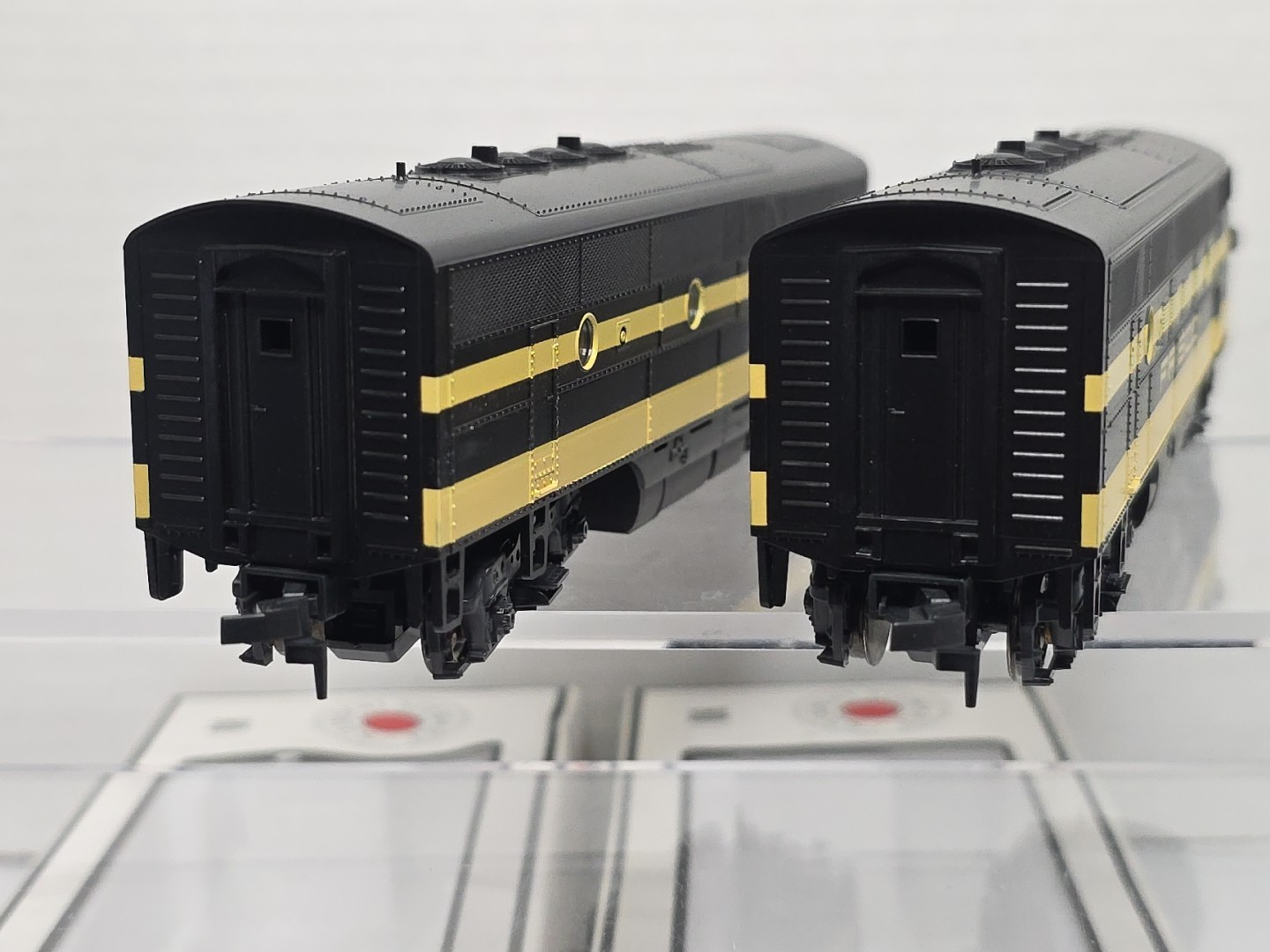 Stewart/Kato HO Scale 8330 Frisco F3 A/B Phase III Both Powered NIB