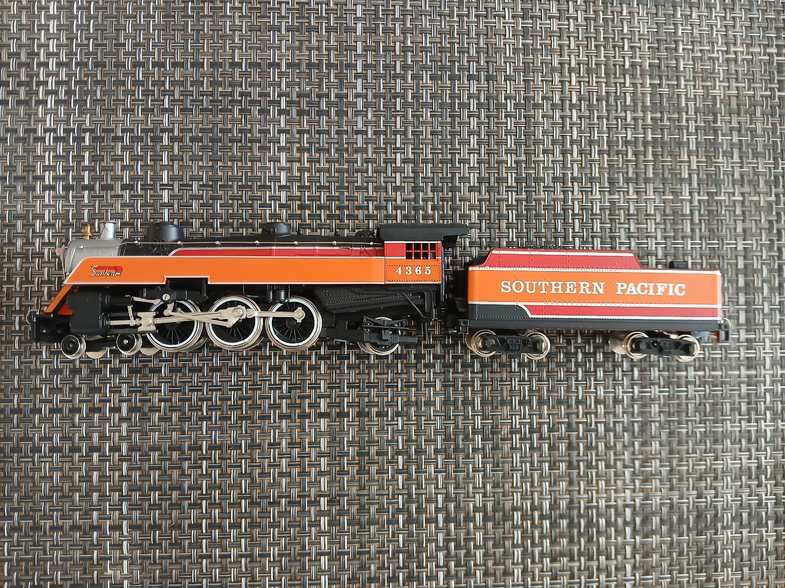 Vintage HO scale Mehano Souther Pacific Sunbeam 4-6-2 Steam Locomotive