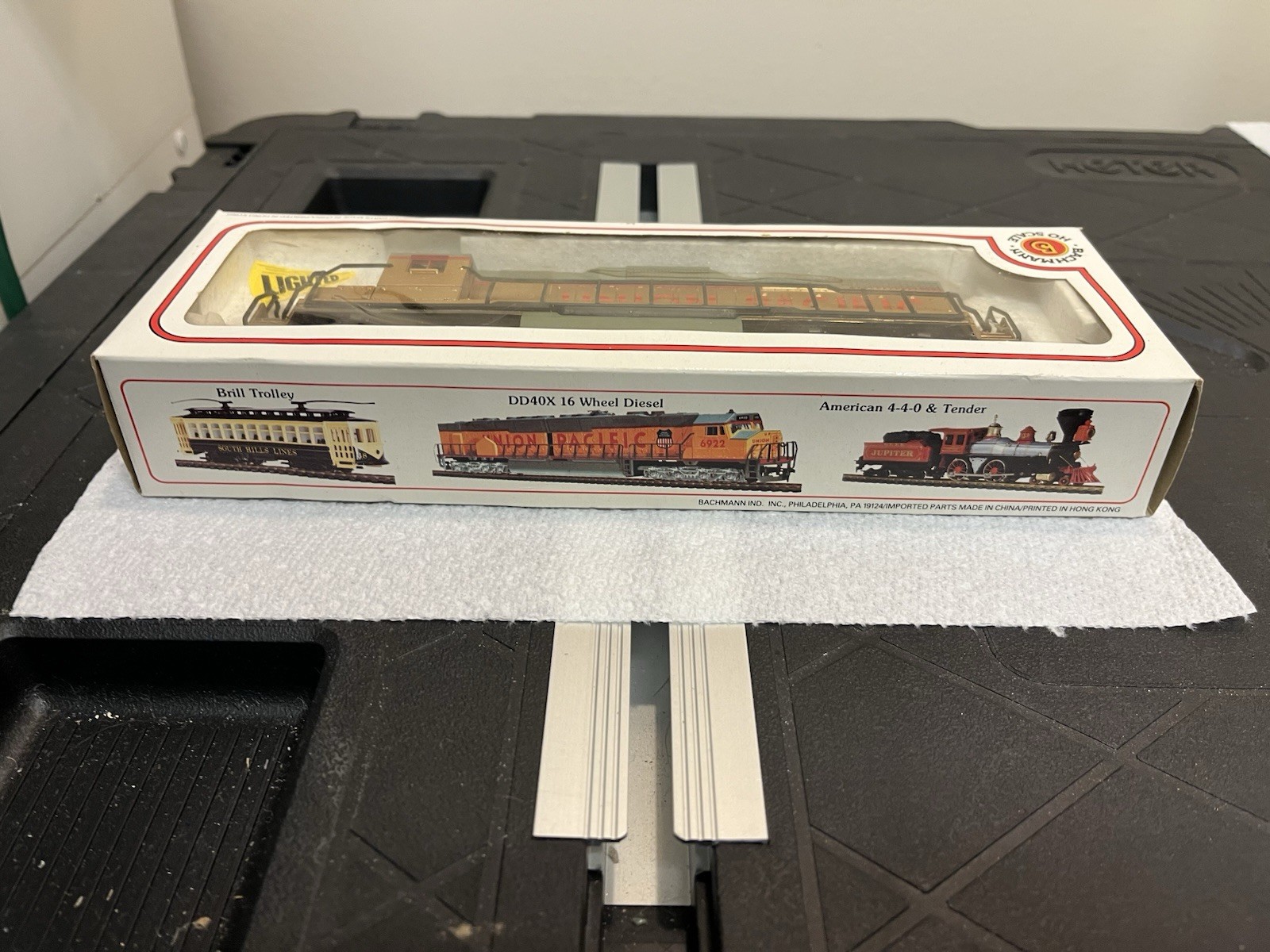 Bachmann HO Gauge Union Pacific GP 40 Gold Colored Engine New Old Stock