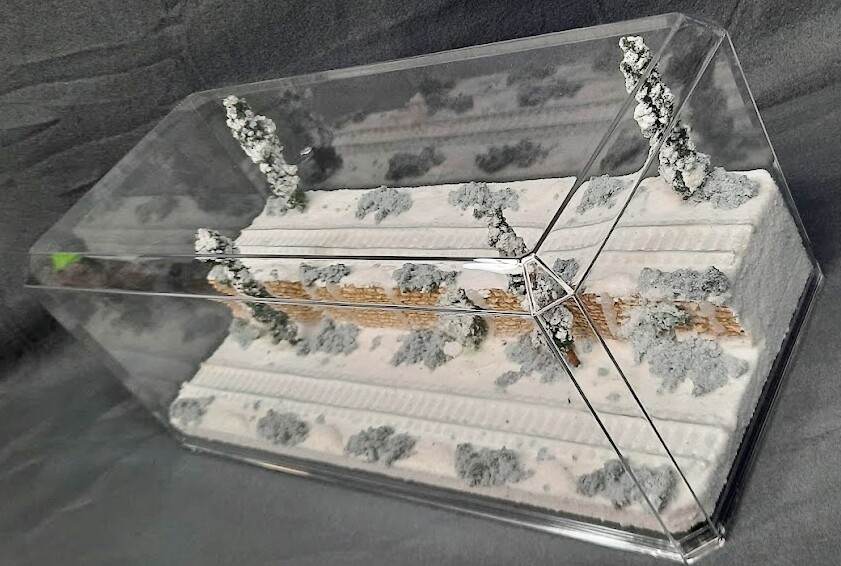 HO SCALE 16″ 2-LEVEL/2 TRACK “WINTER SCENE” -DISPLAY CASE- FOR ANY HO TRAIN