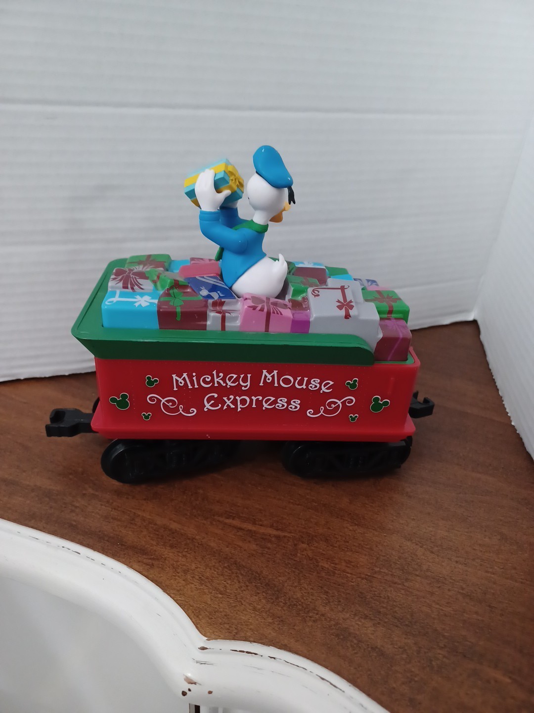 Lionel Ready to Play Disney Mickey Mouse Express Donald Duck Tender Car