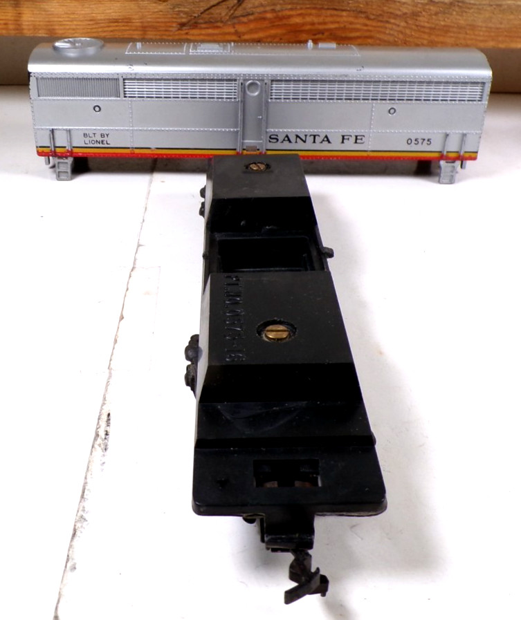 VINTAGE LIONEL HO TRAINS SANTA FE A-B-A DIESEL ENGINES #0565 + #0575 + #0595