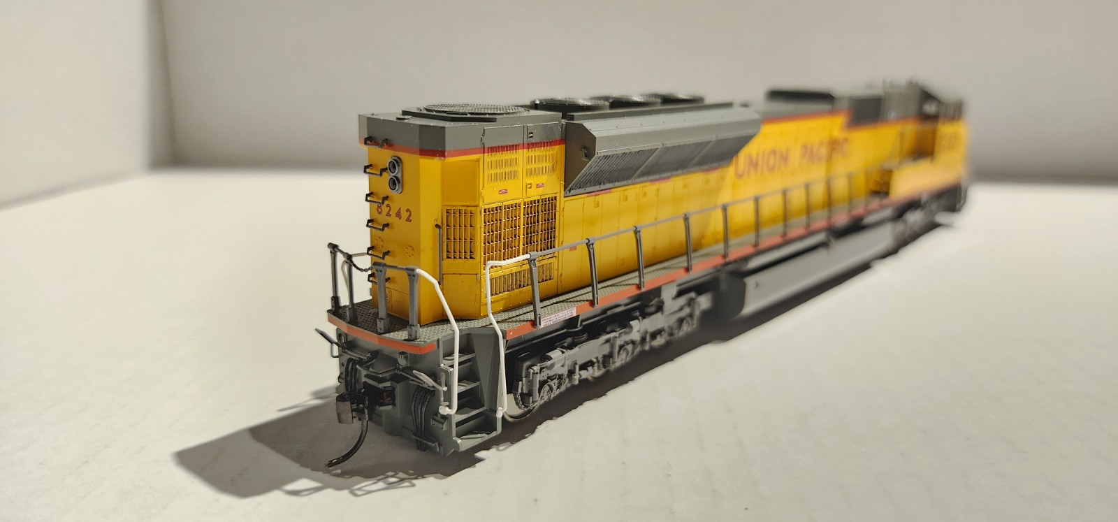 Kato HO Scale 37-6362 SD90/43MAC locomotive Union Pacific #8242 DCC