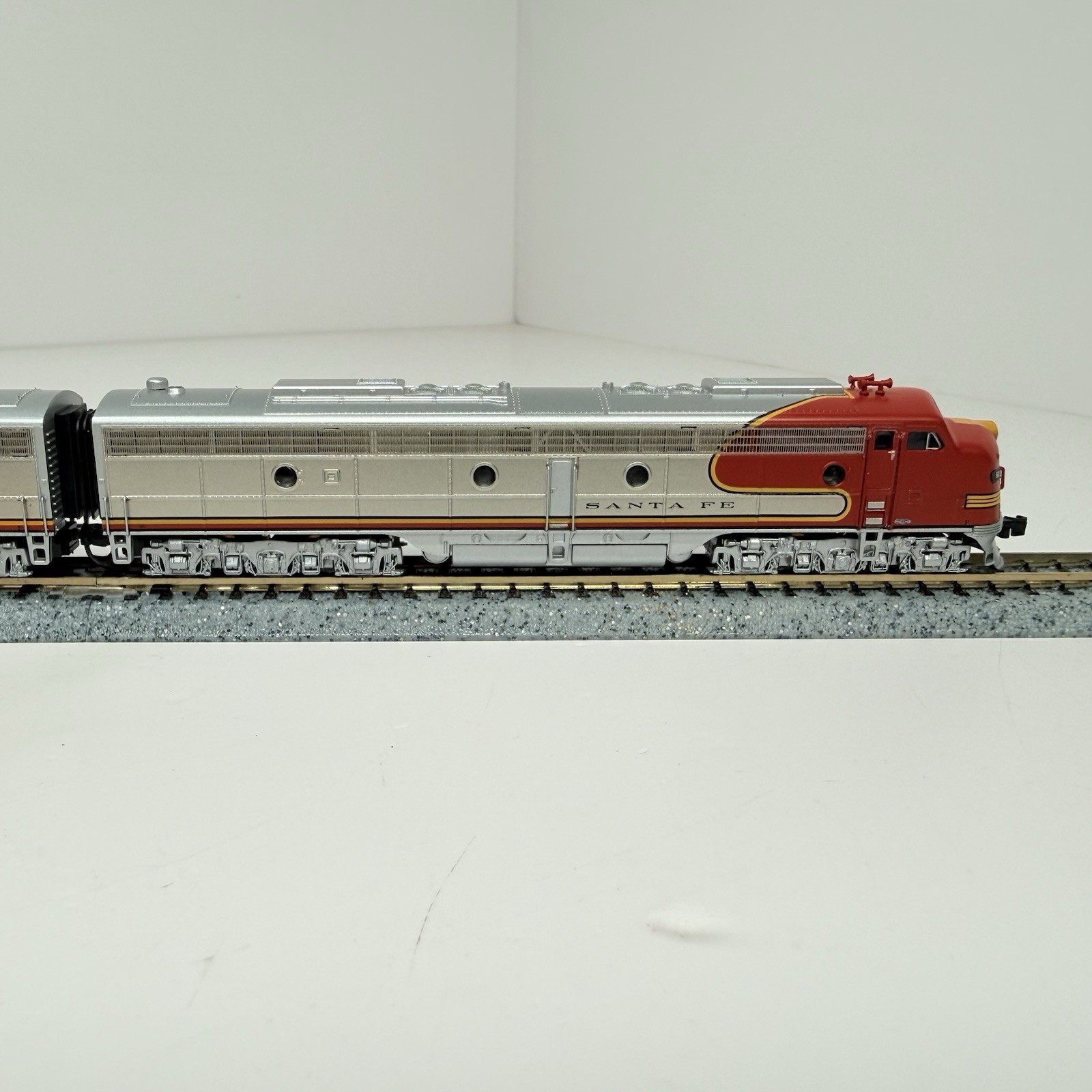 N Scale DCC Paragon3 3416 ATSF A/B Set 82L/83A Diesel Locomotive Santa Fe