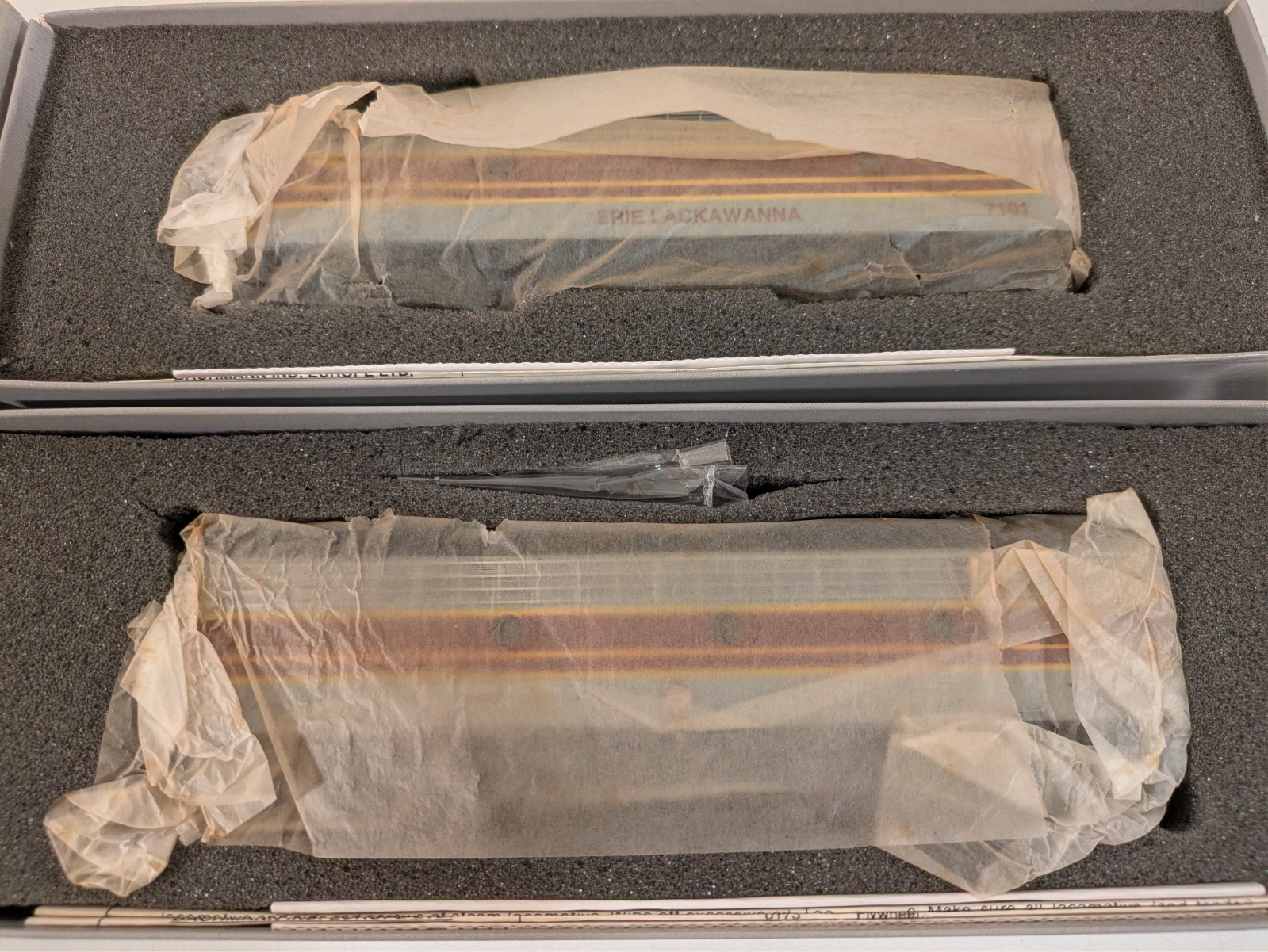 HO EMD F7A/F7B Set (Both Pwd) EL Erie Lackawanna DC #7101/7113 NIB NOS #11238/40