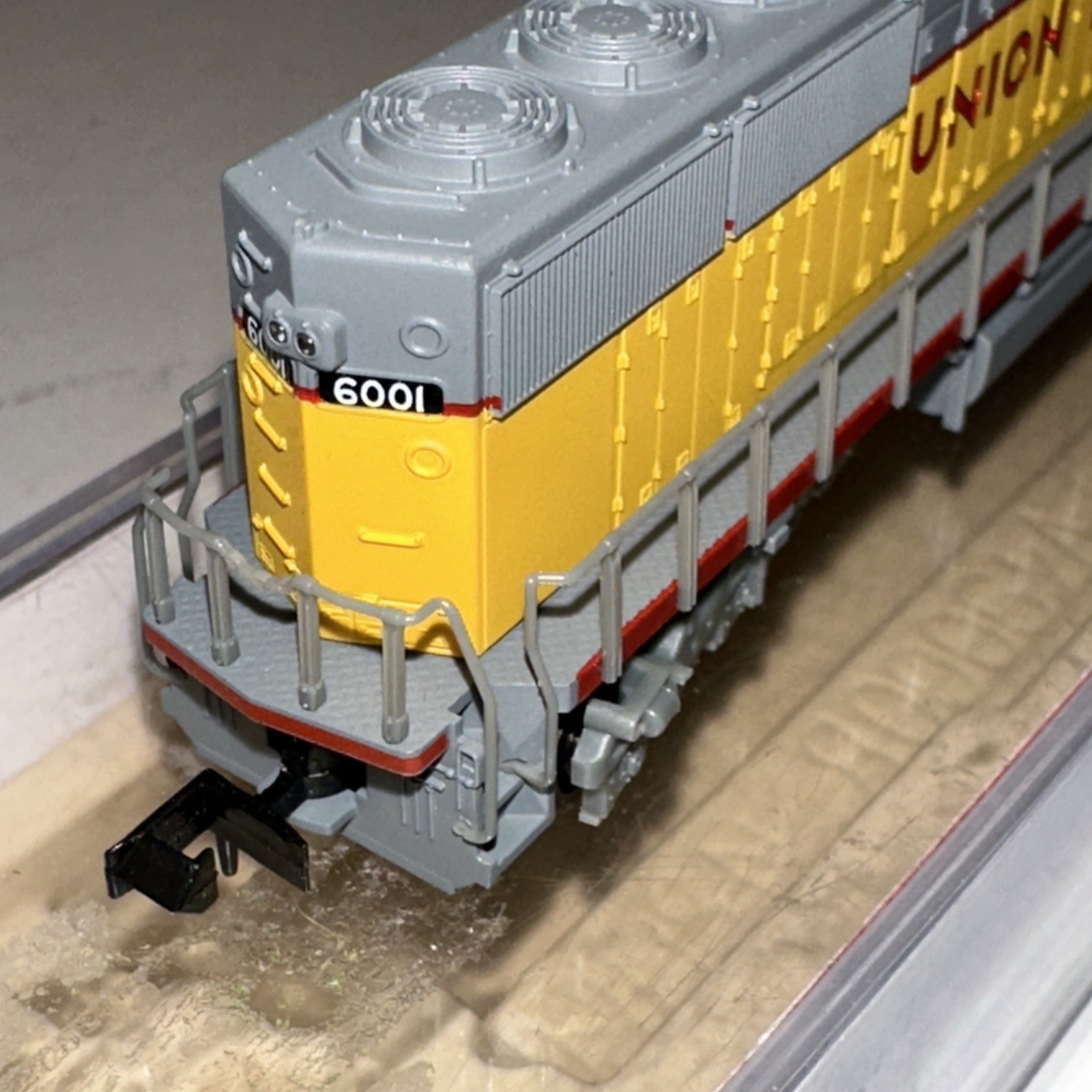 ATLAS AMERICAN SD-60 DIESEL LOCOMOTIVE “UNION PACIFIC” #6001 (BOXED) N Scale
