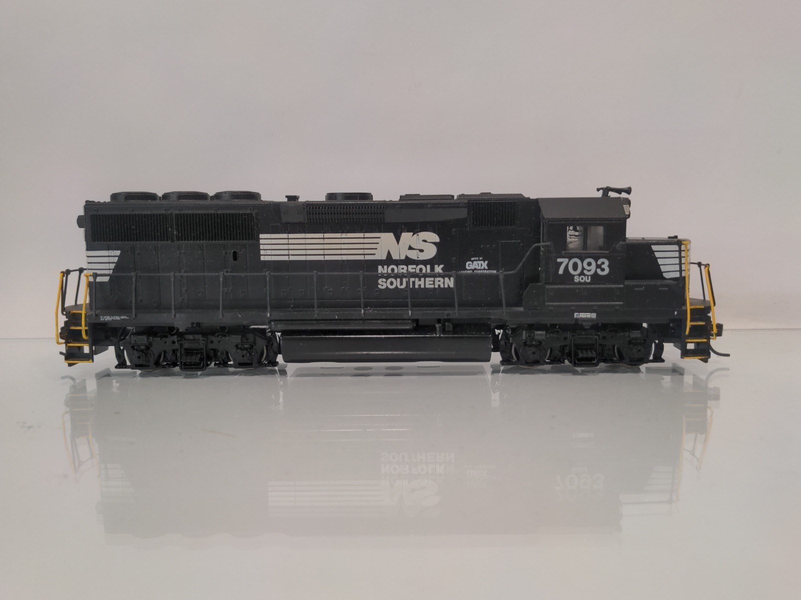 Athearn 4630 HO Norfolk Southern GP50 Powered Diesel Locomotive SOU #7093