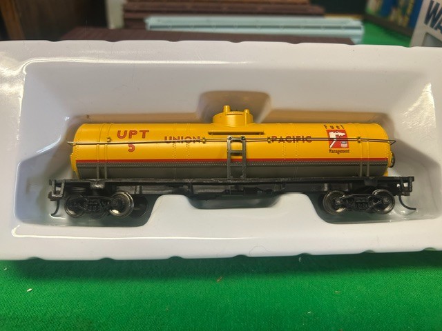 NCE Cab Controler, 1-Walthers Mainline EMD SD60M DCC w/LokSound – CP and CSX DCC