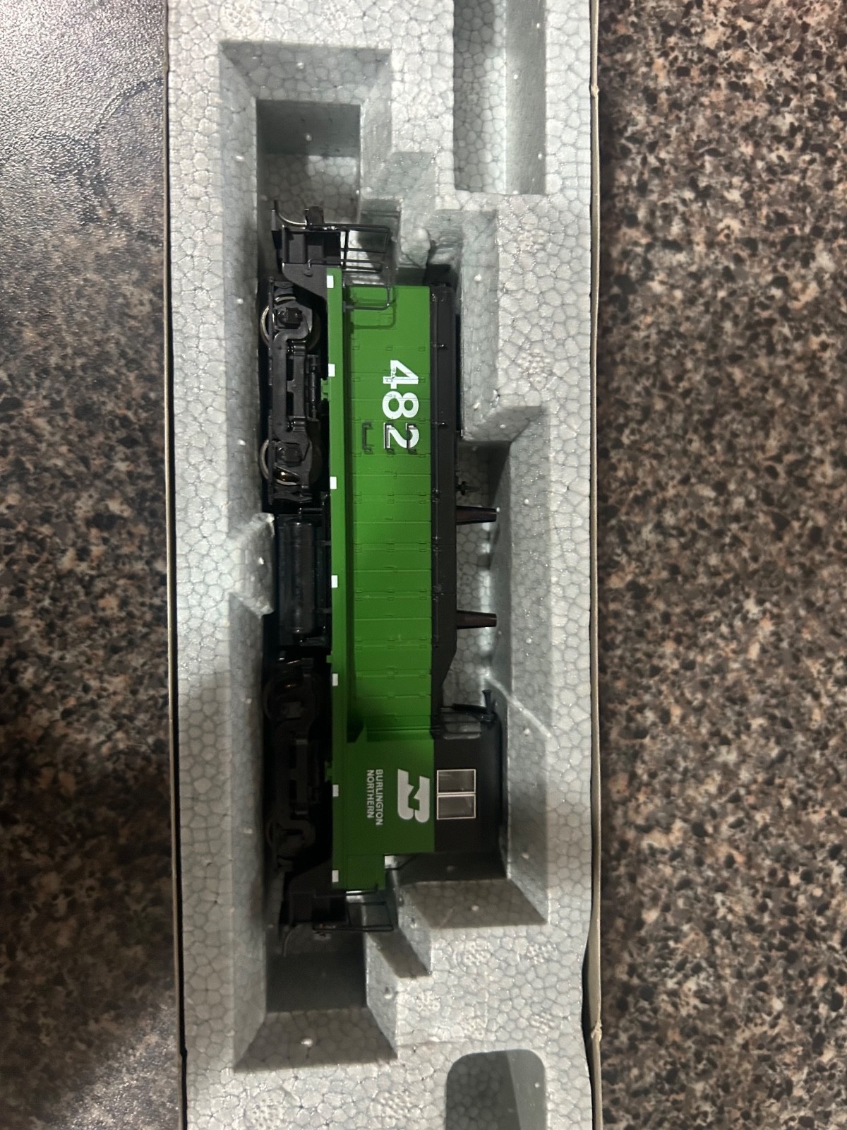 Kato emd nw2 phase2 ho switcher