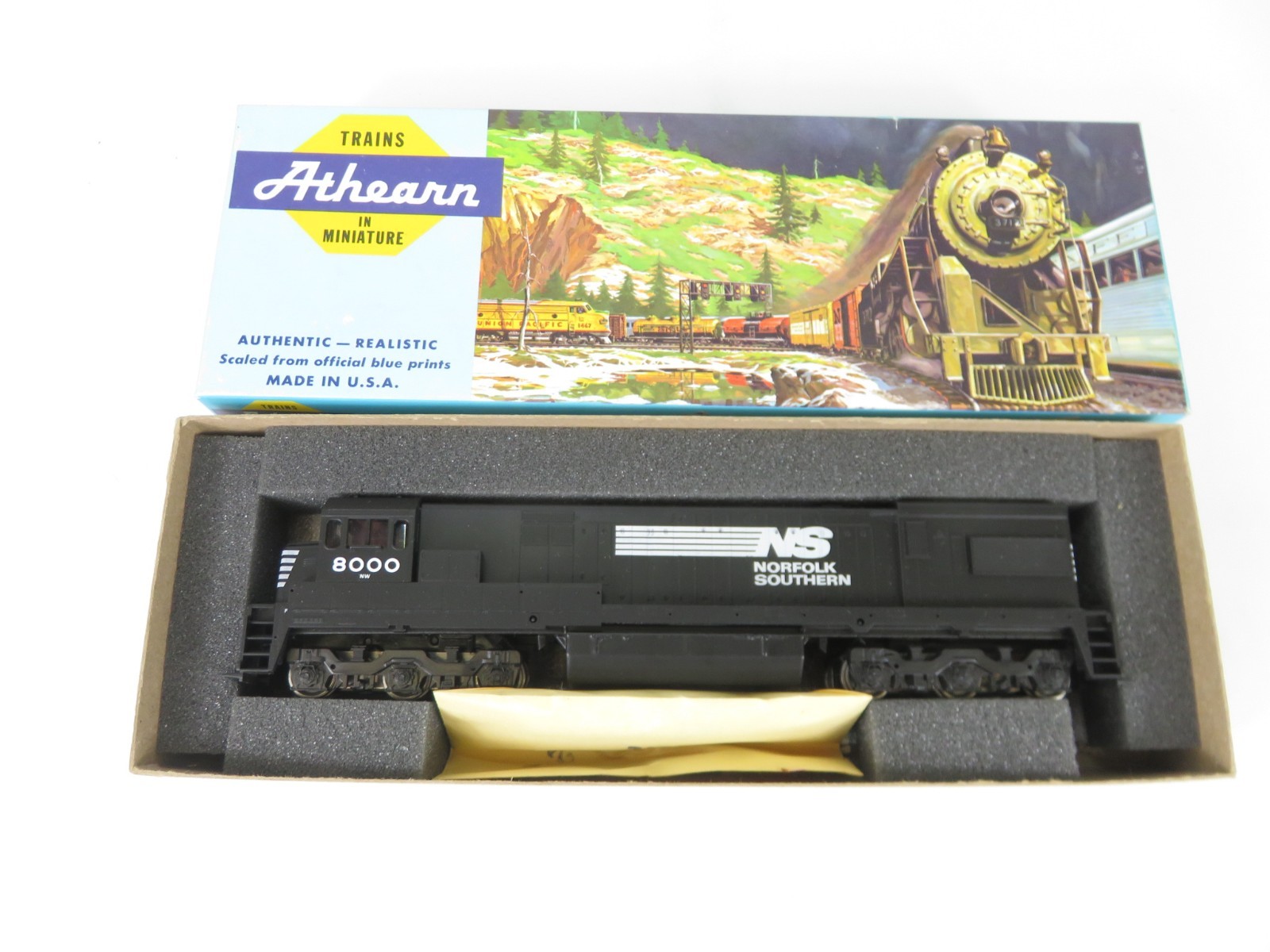 Athearn Blue Box 3467 HO Scale NS Norfolk & Southern GE U30C Diesel Locomotive
