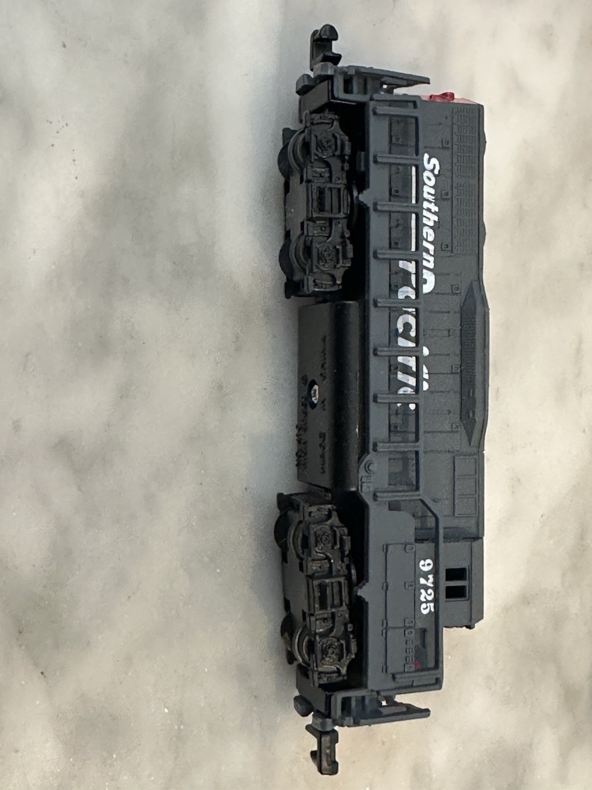 N Scale 9725 Southern Pacific Diesel Locomotive In OB