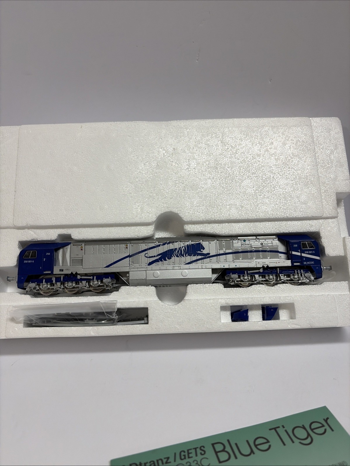 Blue Tiger ADtranz / DE-AC33C Mehano Train Line HO NOS Powered Locomotive