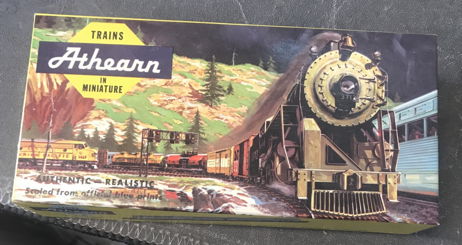 Athearn 1014-2:29 Union Pacific Dummy Diesel Kit. ( GS)
