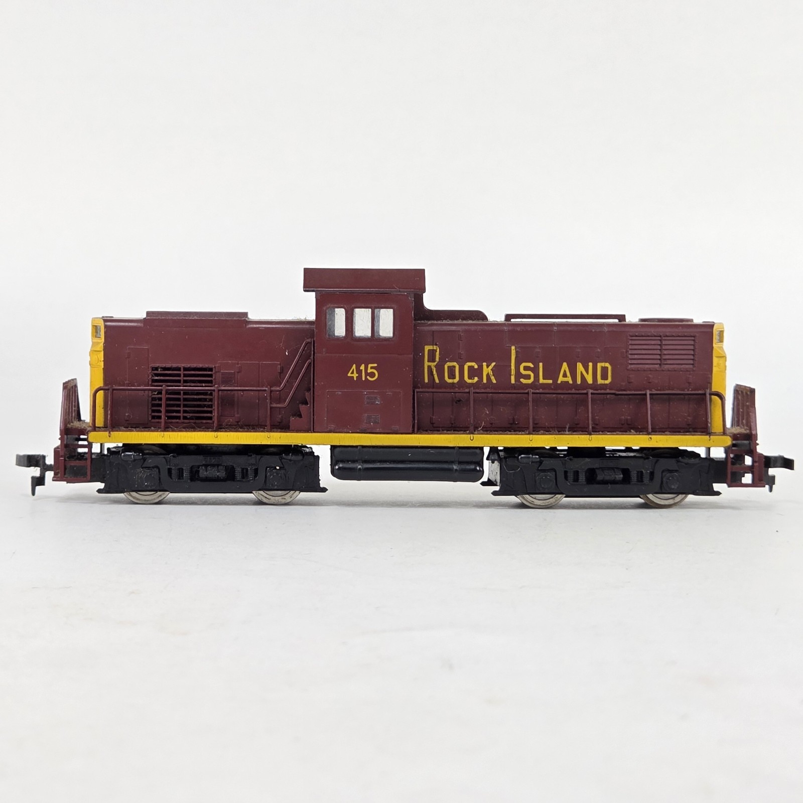 HO Scale Mehano Rock Island #415 Center Cab Switcher