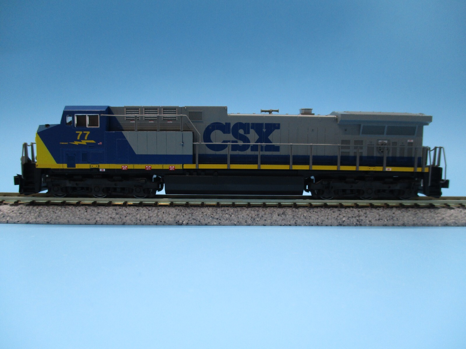 KATO N SCALE LOCOMOTIVE – AC4400CW – CSX #77 – DC/DCC READY – 176-7043 – NEW!