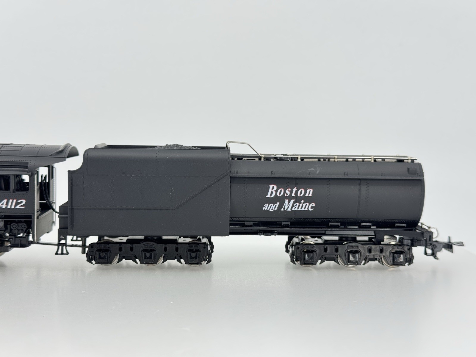 HO Mehano M646 Boston & Maine 4-8-2 Mountain Steam Locomotive B&M #4112