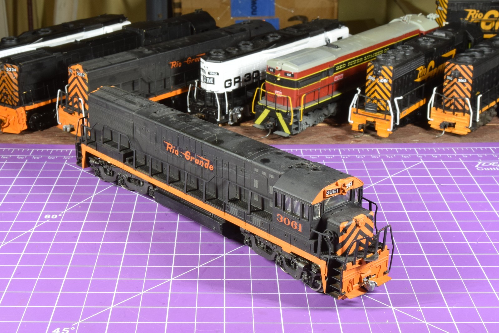 Cab 3061 true CO-CO Rivarossi 12.0 oz Locomotive, faux die cast knuckles,