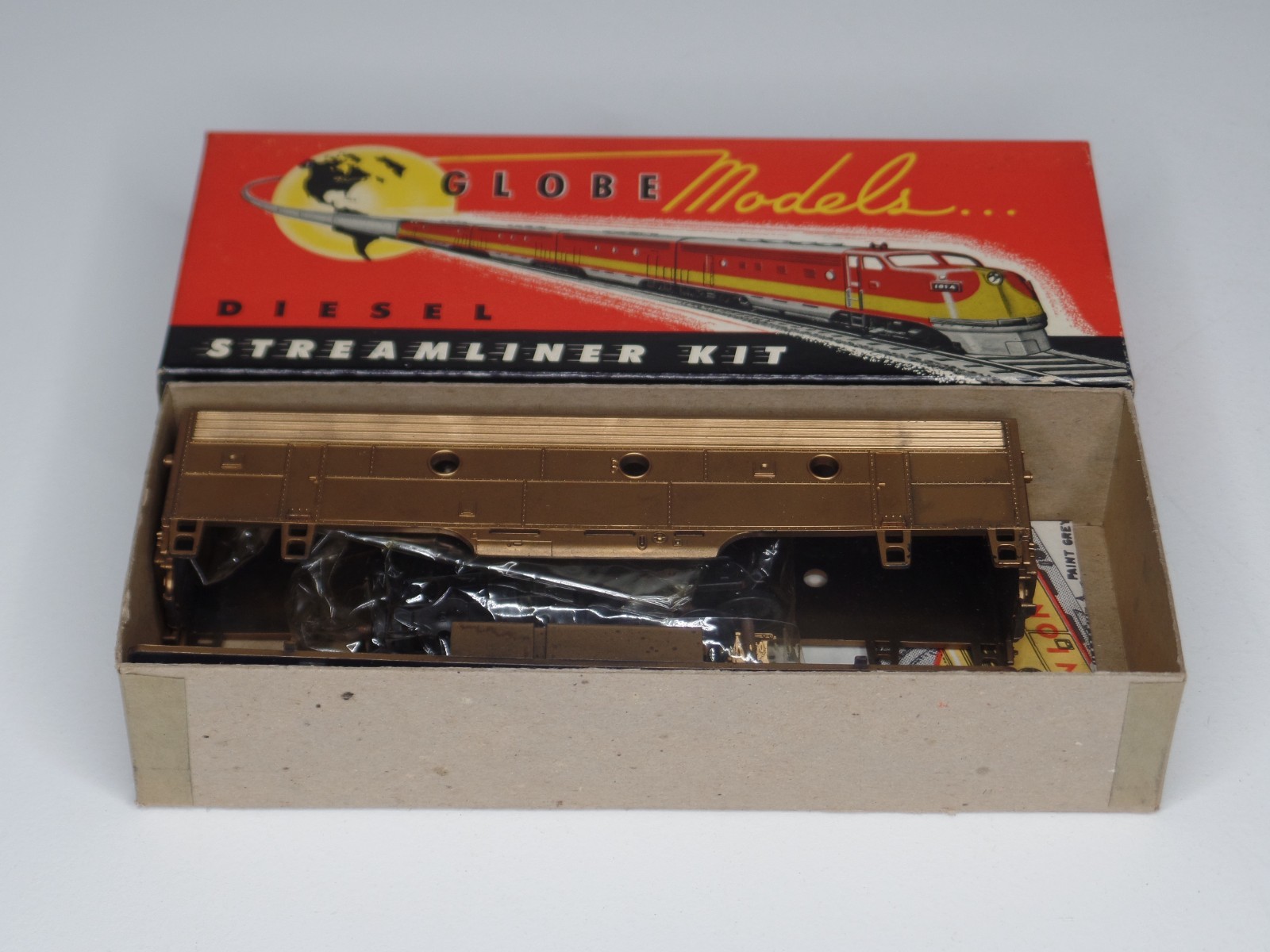 Globe Models HO Scale 1:87 Diesel Streamliner Kit B89 Gold EMD F7-B Unit Unbuilt