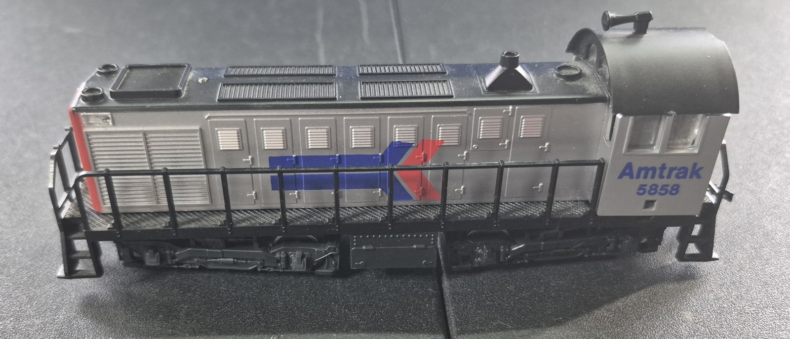 VINTAGE Amtrak ALCO S2 or S4 Switcher Locomotive, #5858 Made Yougoslavia No Box