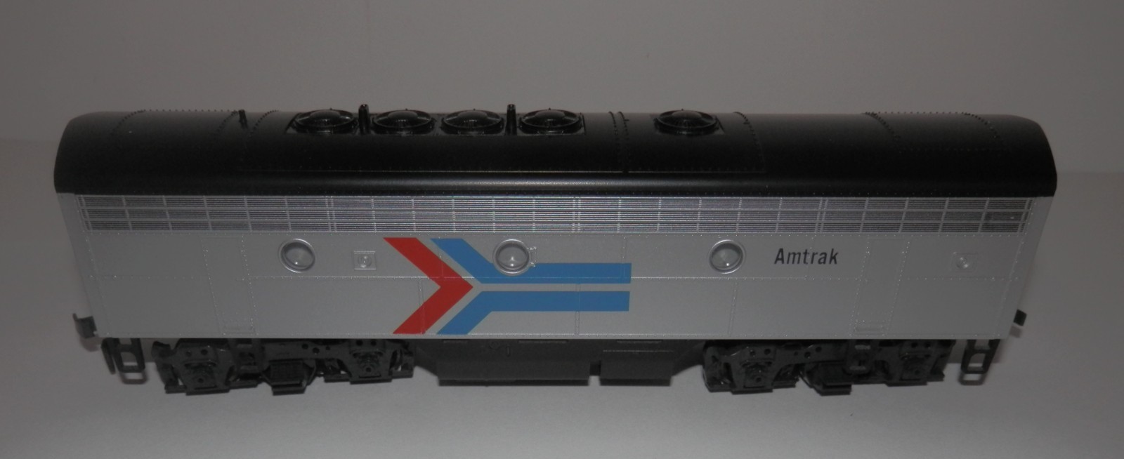 Stewart/Kato HO Scale POWERED Amtrak F7A & F7B Phase I Early Locos #9090/9091