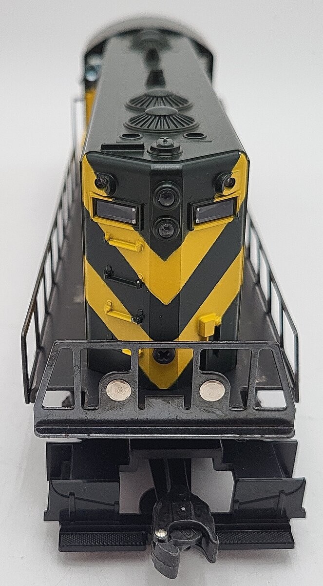 Lionel 6-8779 O Gauge Chicago and Northwestern GP-20 Dummy Diesel Locomotive/Box