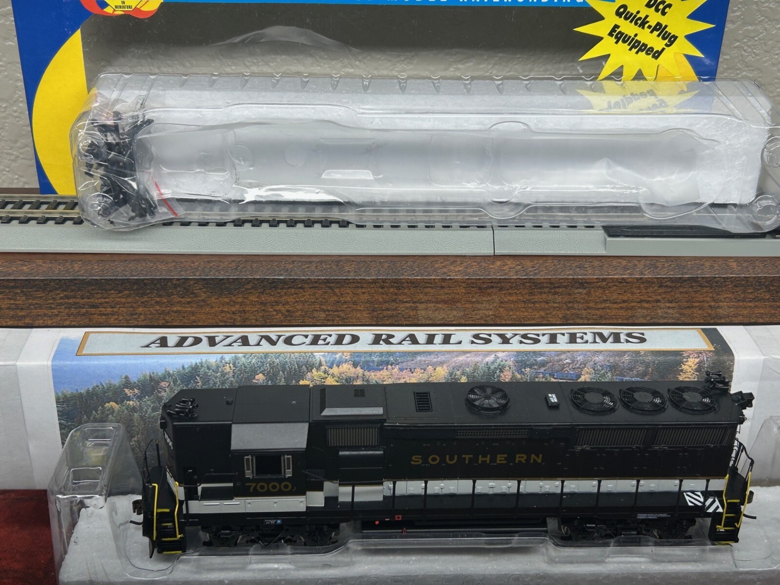 SOUTHERN GP40X HIGH HOOD LOCO DC/DCC ready – HO Scale ” GOLD ” LETTERS NEW OOP