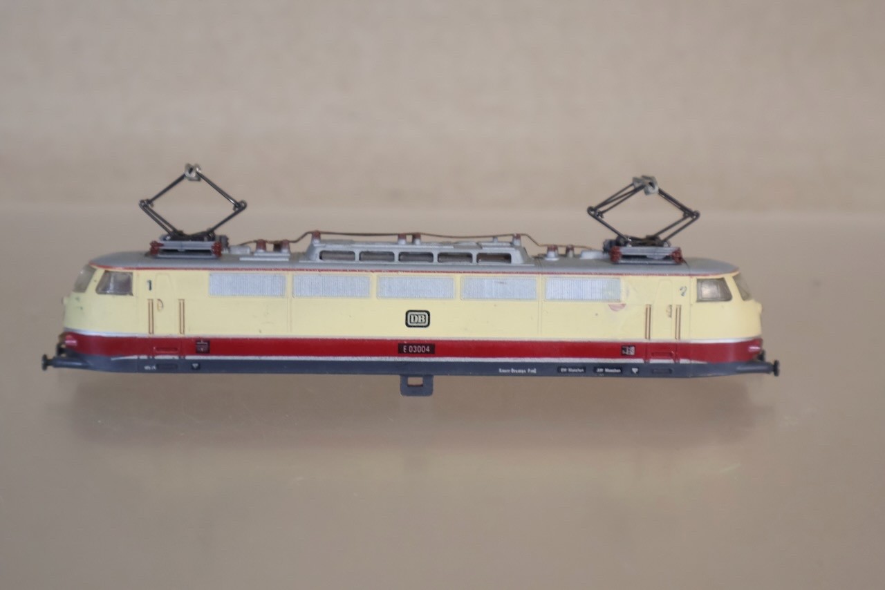 ARNOLD RAPIDO N GAUGE BODY for DB TEE ELECTRIC LOCOMOTIVE E03 004 op