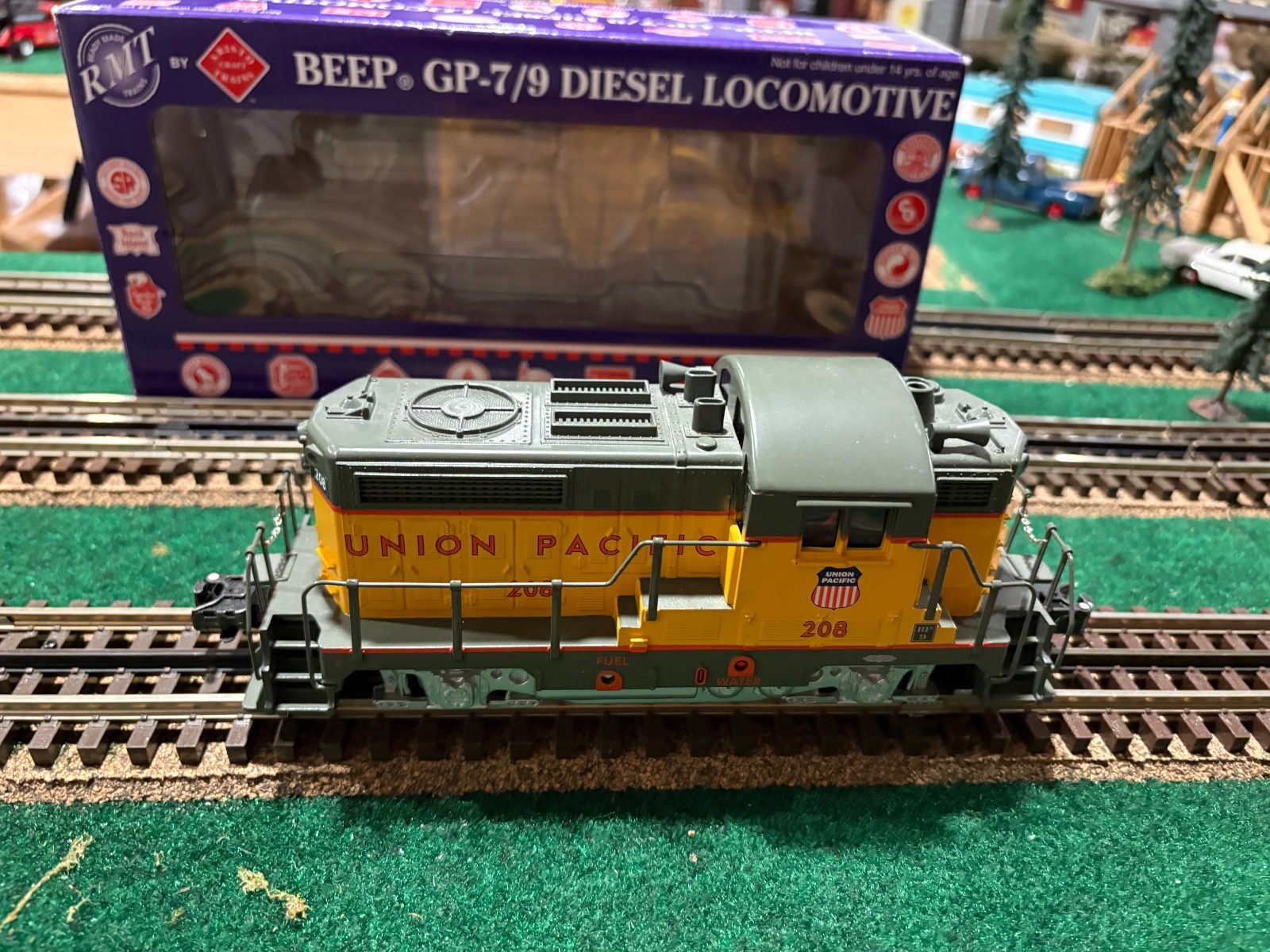 RMT O/O27 RMT-92417-6 UNION PACIFIC GP BEEP DIESEL LOCOMOTIVE #208- LNIB