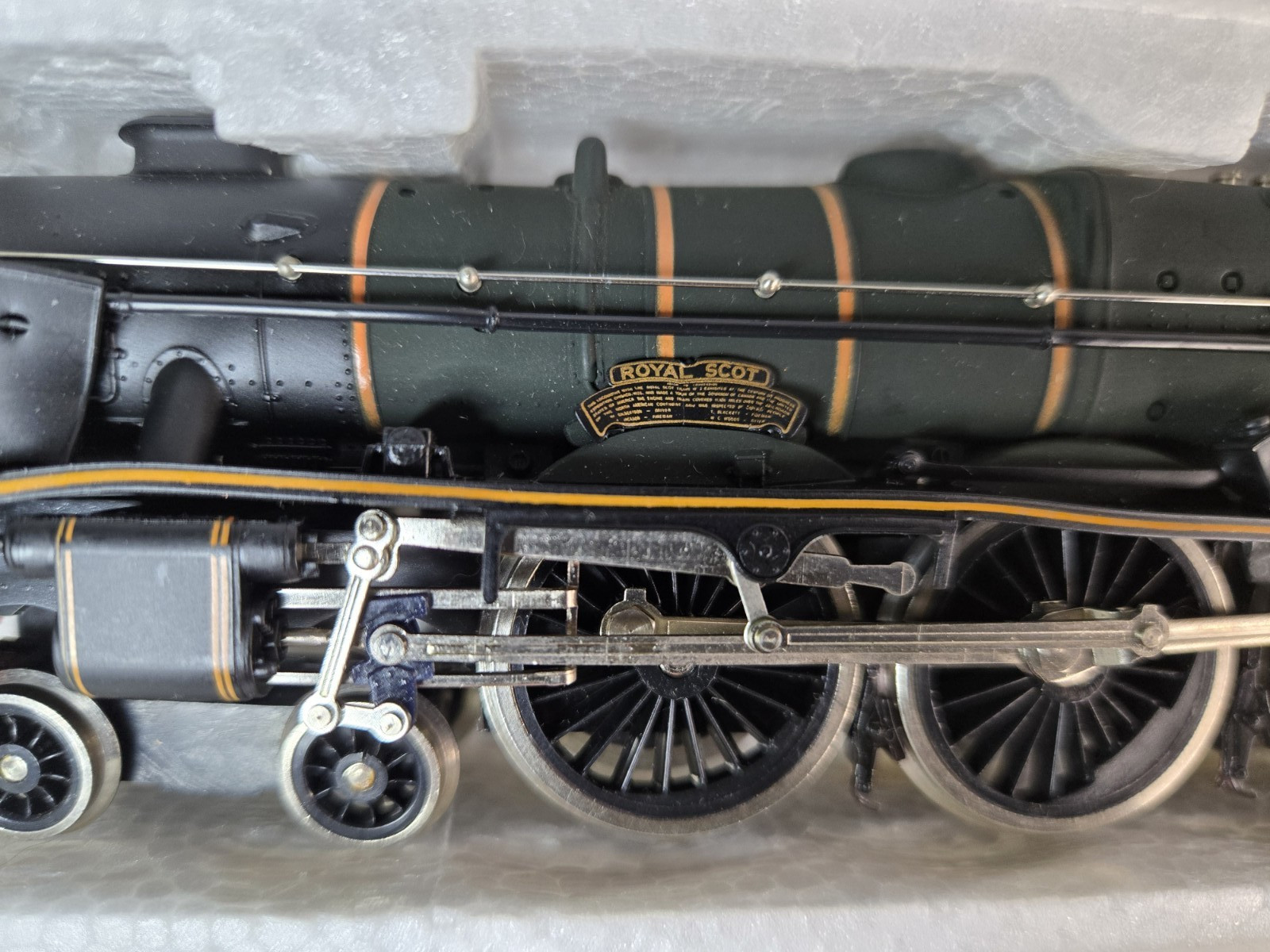 AIRFIX Royal Scot British Railways 4-6-0 OO Scale Locomotive 54121-3