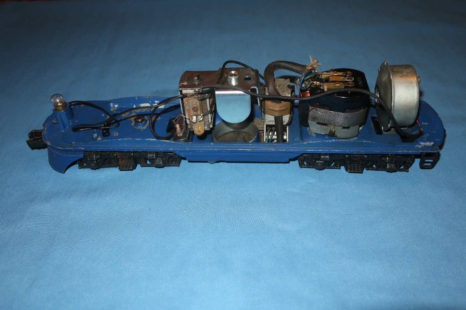 Lionel #2240 Wabash F3 Diesel Locomotive Powered A unit Chassis/Motor. Runs well