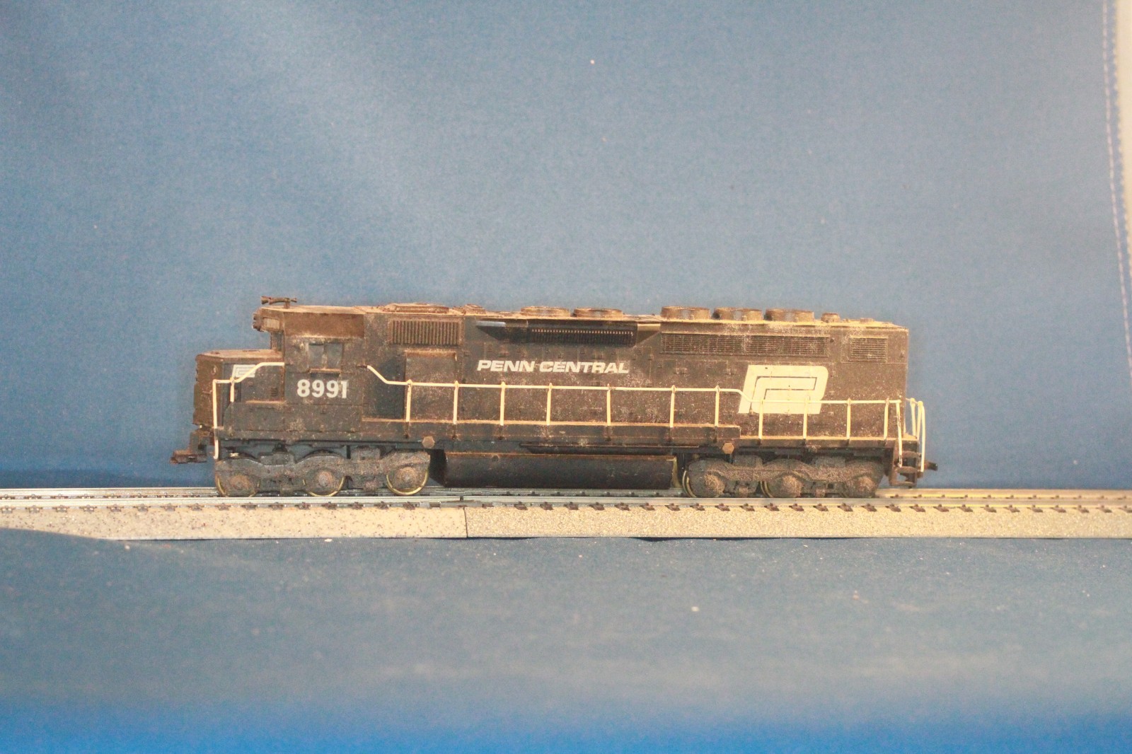 JP HO Athearn EMD SDP-40 PENN CENTRAL PC #8991