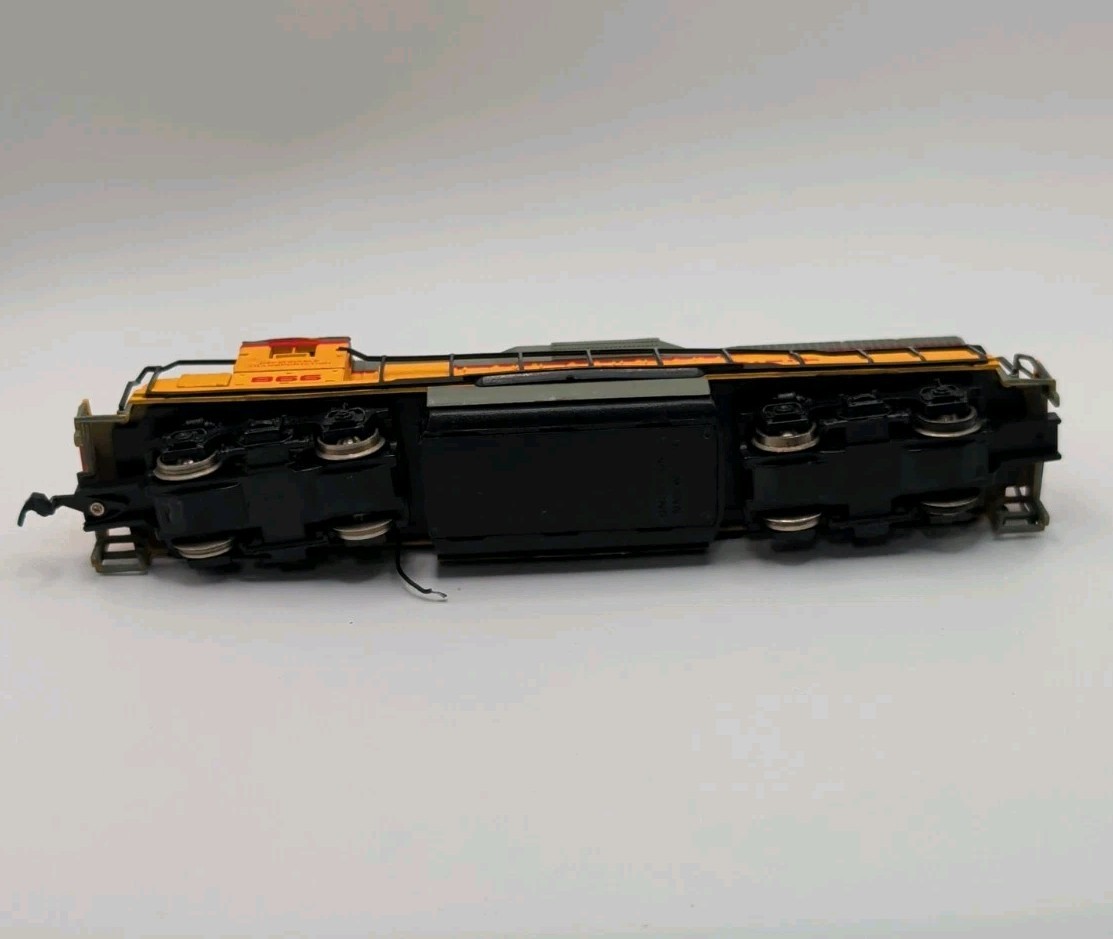 Bachmann Union Pacific Locomotive Train Engine 866 and Caboose HO Scale Model RR