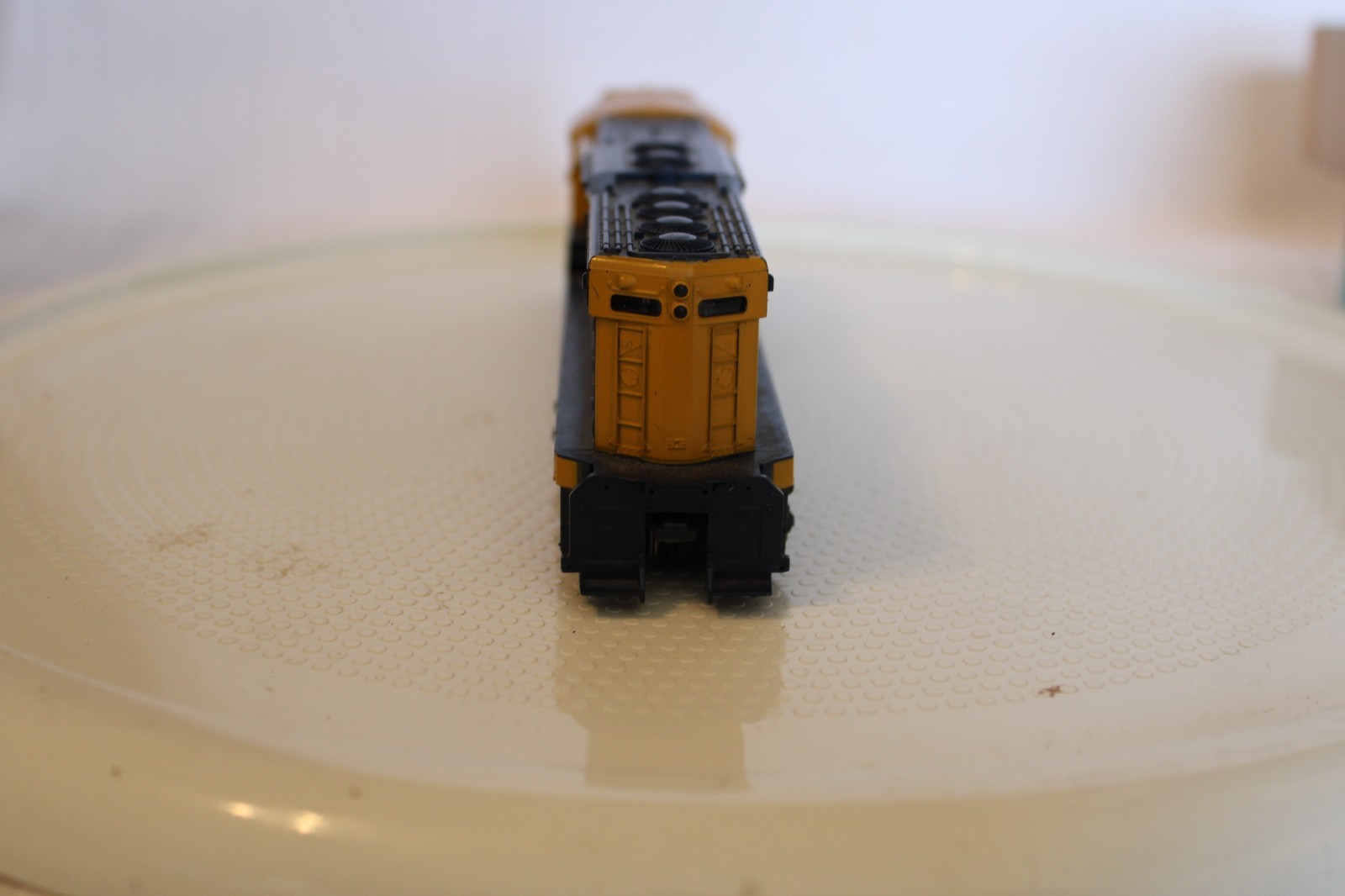 HO Scale Athearn, SD9 Diesel Locomotive, Santa Fe, Blue Yellow, #2963 – 3801