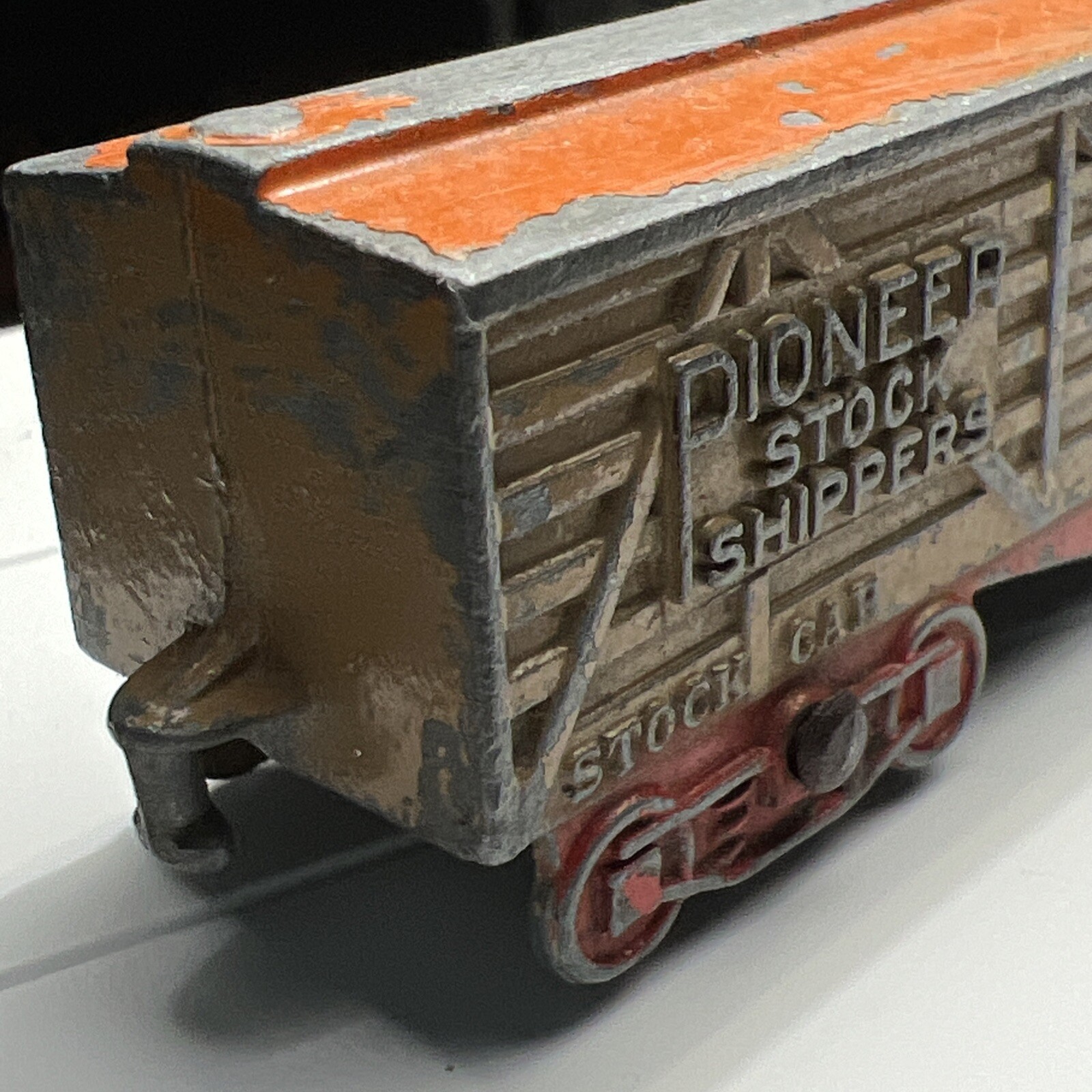 vtg 1939 TOOTSIETOY Train PIONEER STOCK SHIPPERS CAR RAILROAD 5 Inch Orange