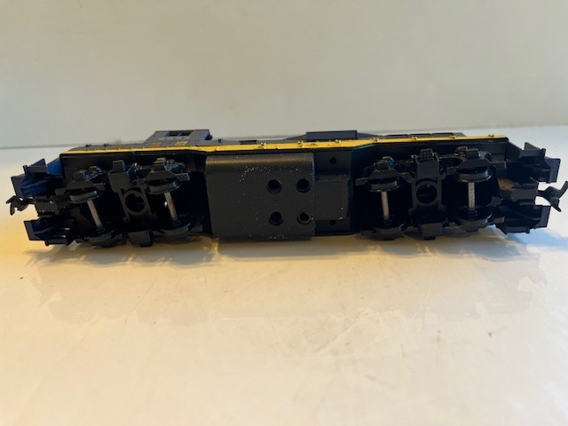 ATHEARN – HO Gauge – ATSF – GP-9 Powered Diesel Engine & Dummy #2685 -Nice Pair!