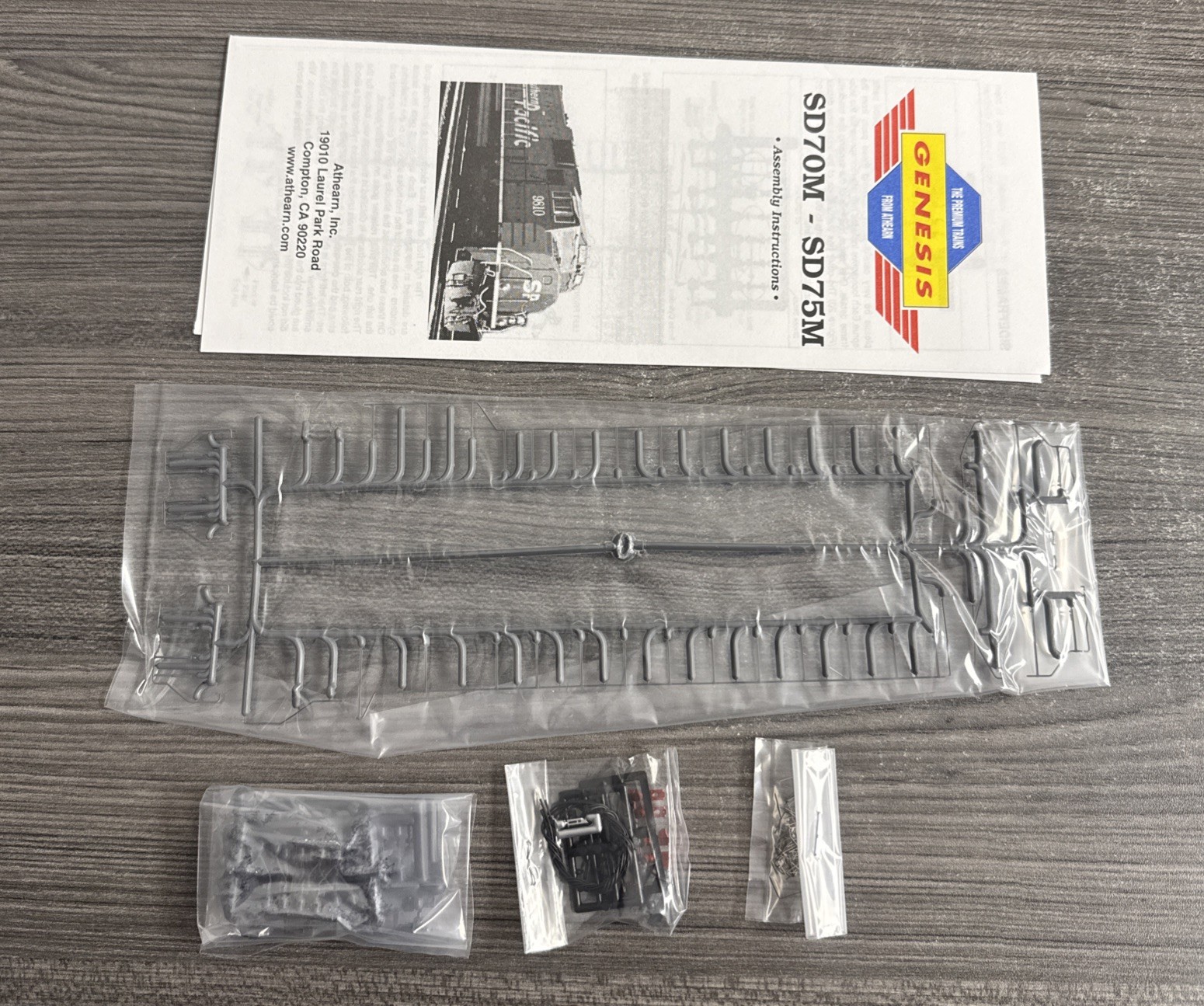Athearn Genesis HO #G6127 Southern Pacific SD70M Diesel Locomotive No Road # NIB